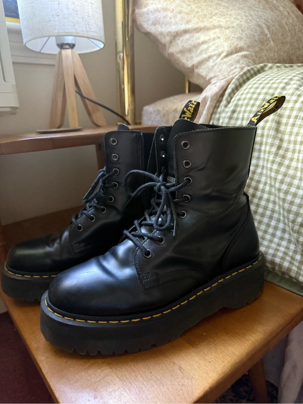 Doc Martens - like new!